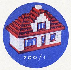 The house built with LEGO Gift Package 700/1, 1949: white walls and a red roof